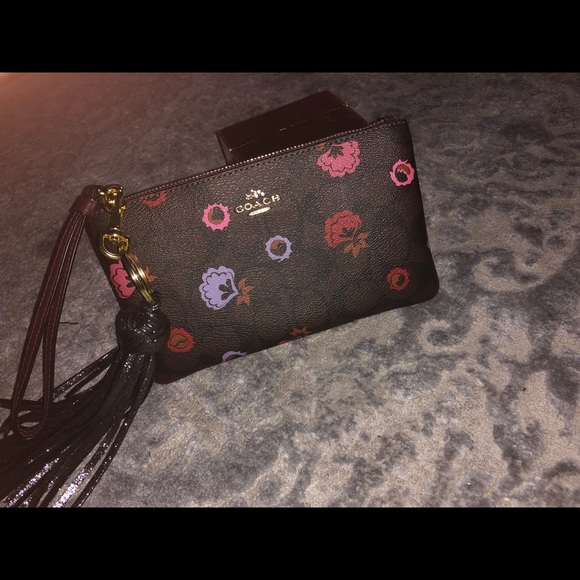 Coach pochette . Dark brown (7.5 x 4 in.) - Picture 2 of 3